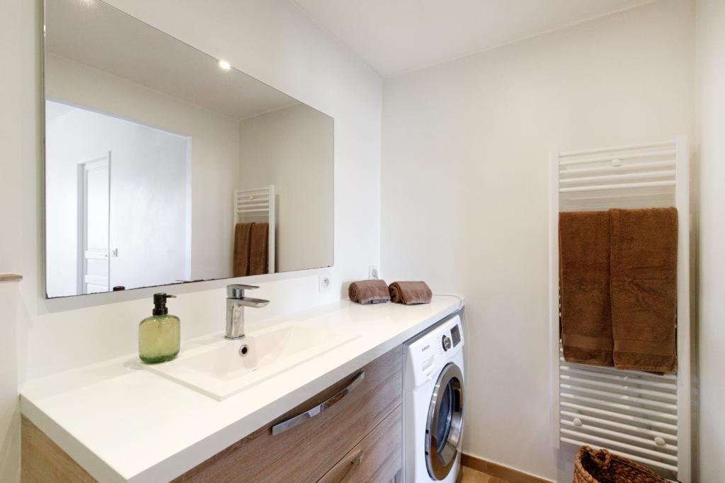 Appartements Climatises - Vieil อองทีบส์ ภายนอก รูปภาพ