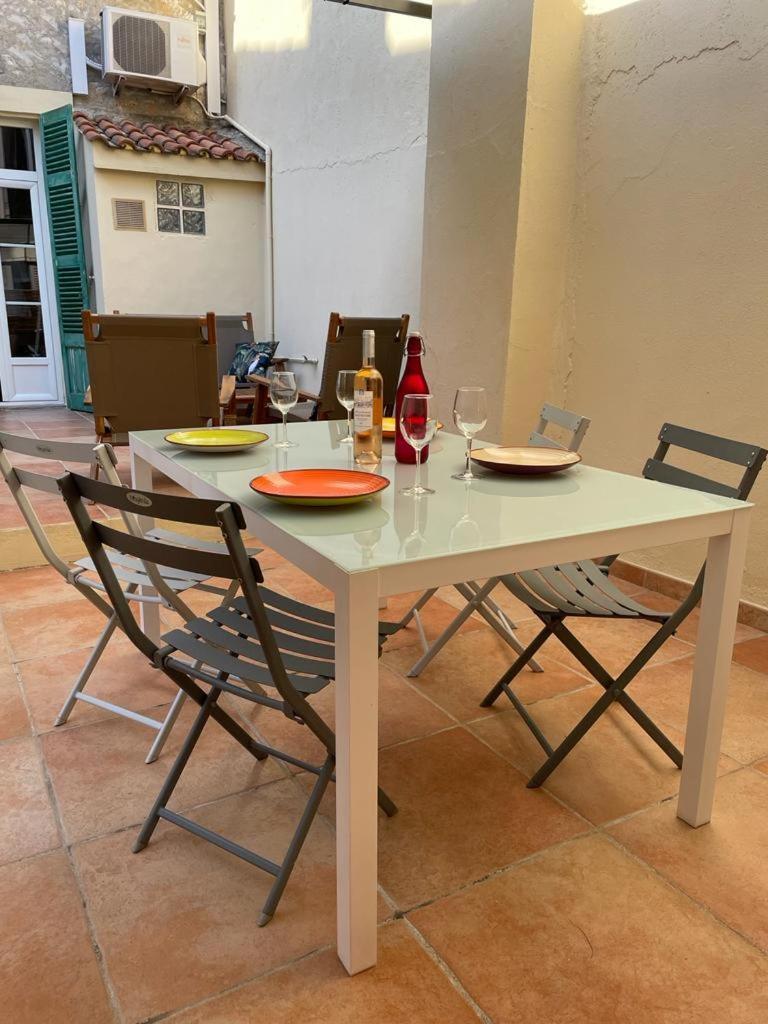 Appartements Climatises - Vieil อองทีบส์ ภายนอก รูปภาพ