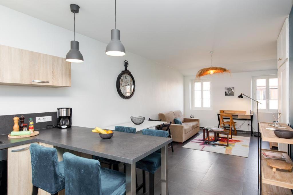 Appartements Climatises - Vieil อองทีบส์ ภายนอก รูปภาพ