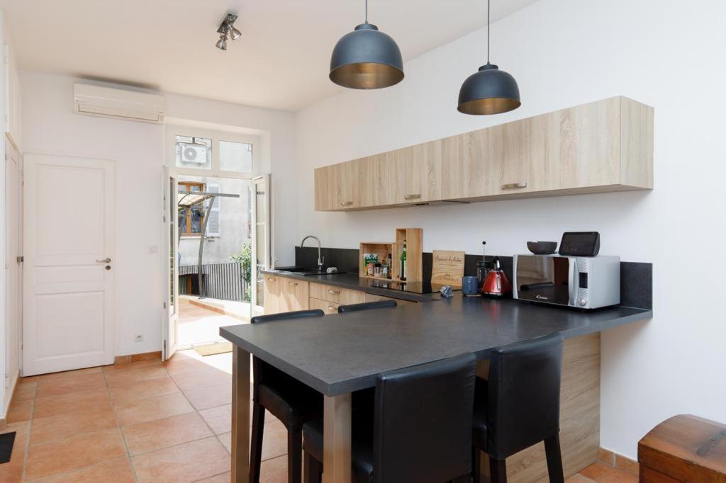 Appartements Climatises - Vieil อองทีบส์ ภายนอก รูปภาพ