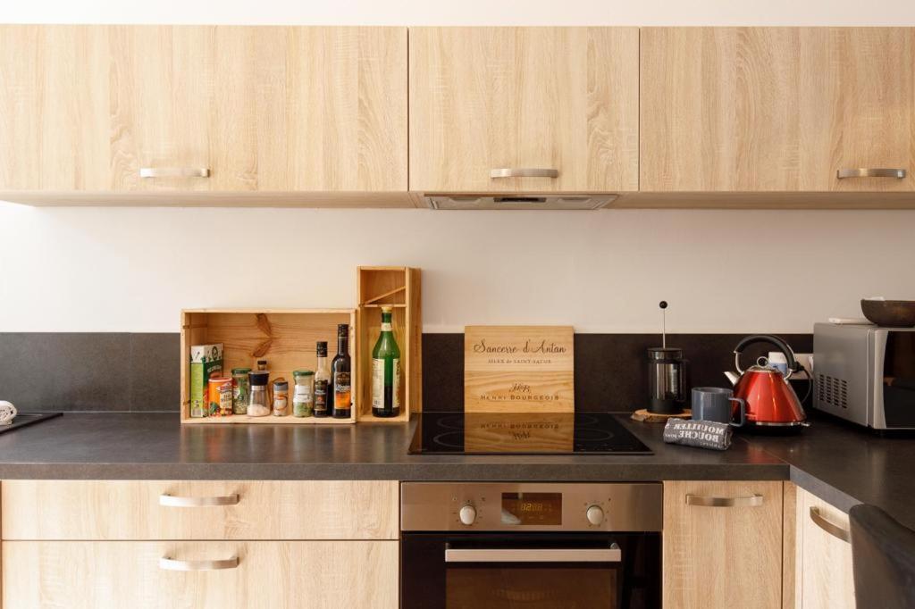 Appartements Climatises - Vieil อองทีบส์ ภายนอก รูปภาพ